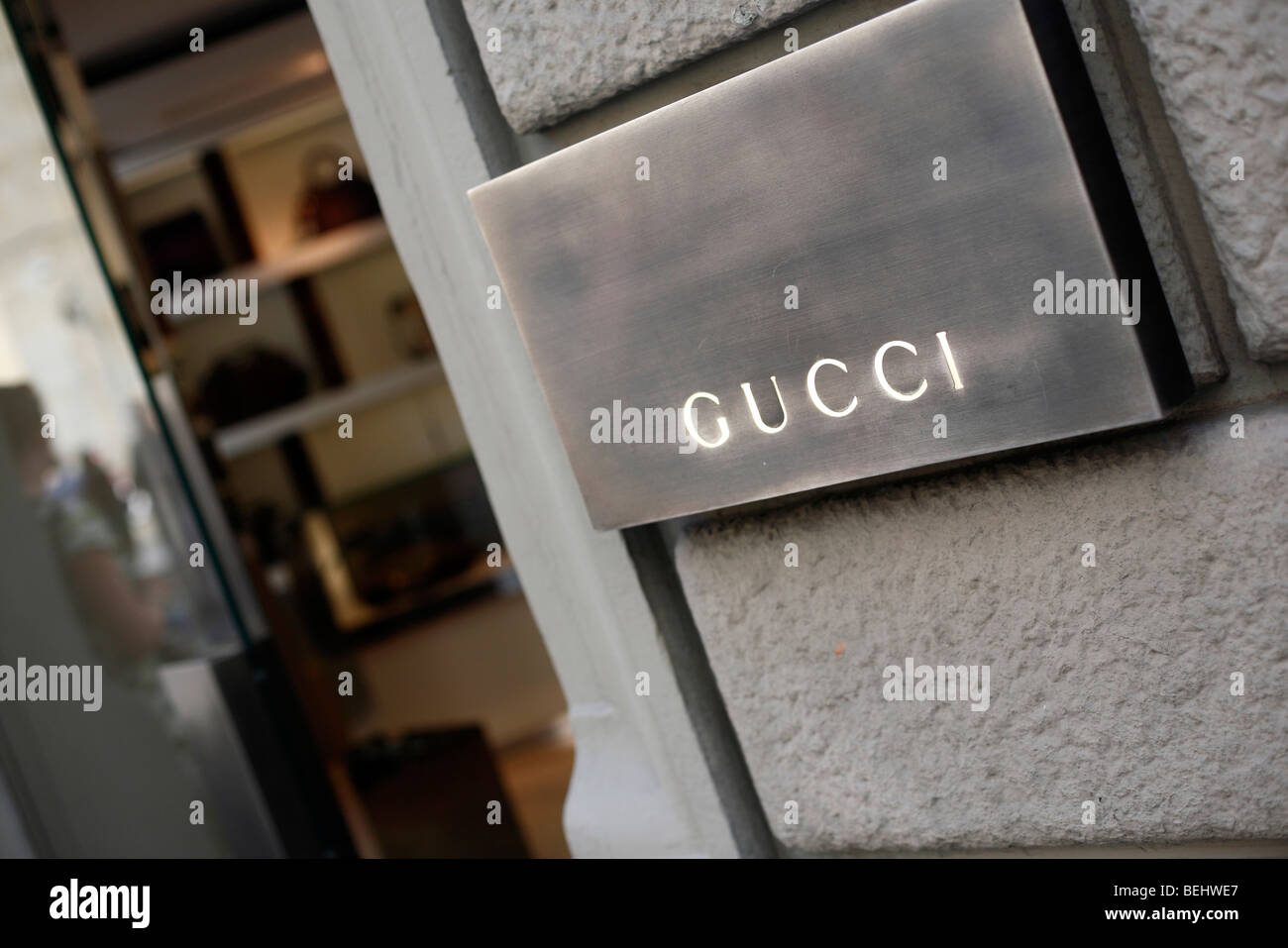 Louis vuitton boutique. Signboard logo brend sign of Gucci on store, shop,  mall, boutique. Kiev, Ukraine - September 02, 2019 foto de Stock