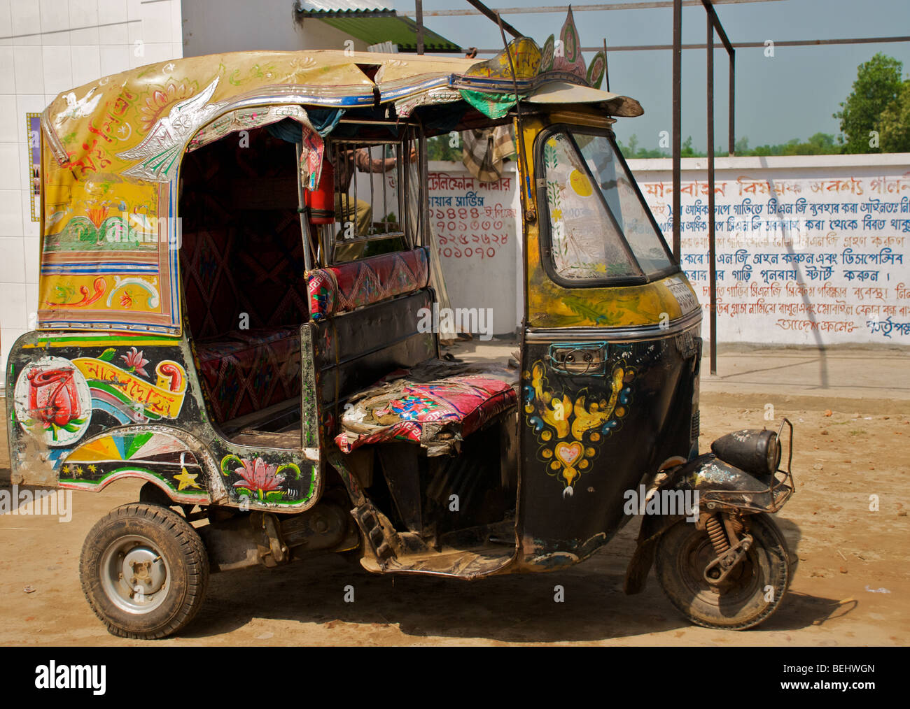 Cycle rickshaw bangladesh hires stock photography and images Alamy