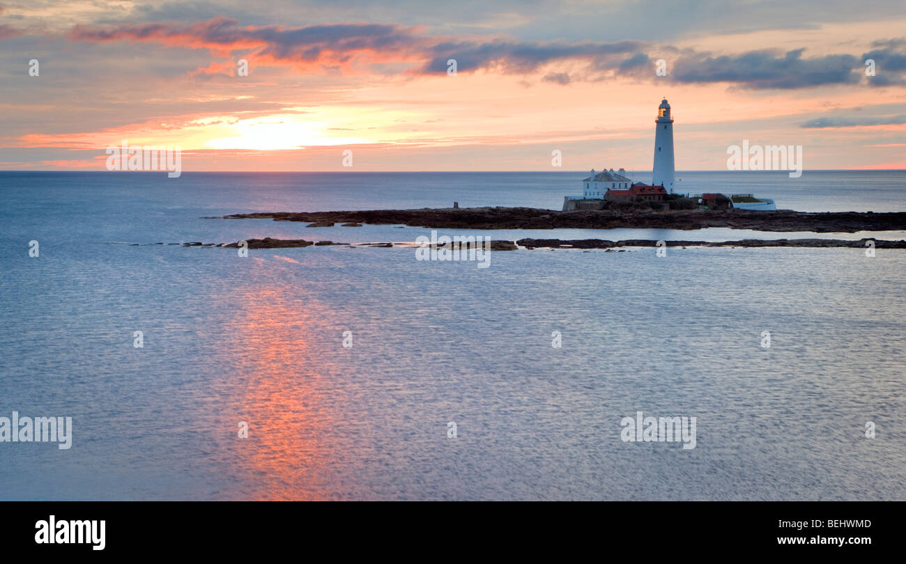 St Mary's Lighthouse at dawn,Whitley Bay, North Tyneside Stock Photo