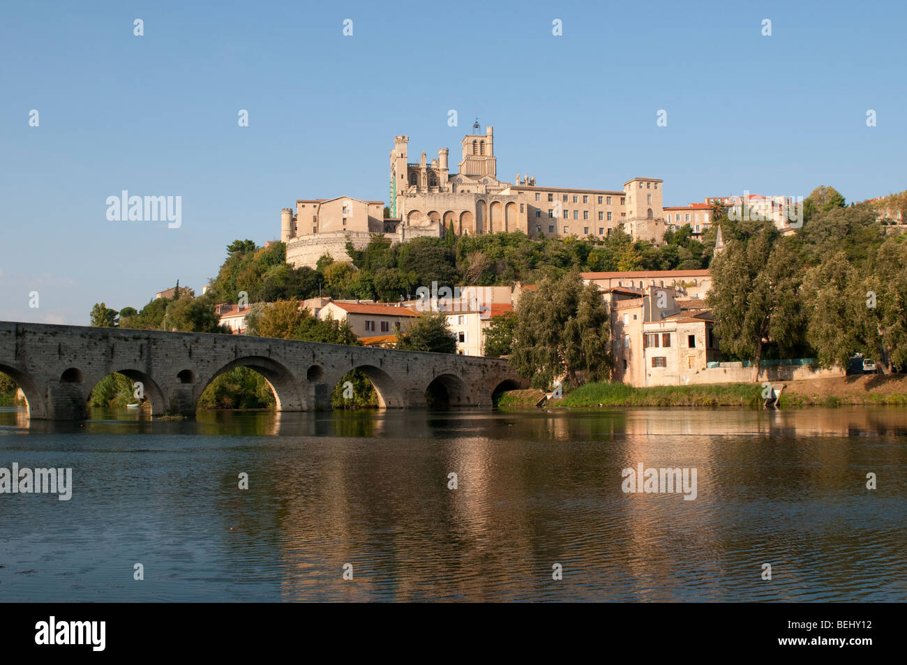 St. Nazaire Cathedral and Pont Vieux, Beziers, France Stock Photo - Alamy