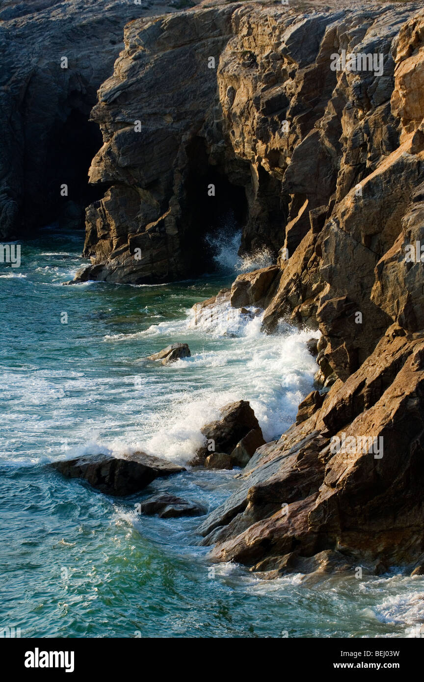 Waves crashing into the rocks at the Côte Sauvage / Wild Coast, Quiberon, Brittany, France Stock Photo