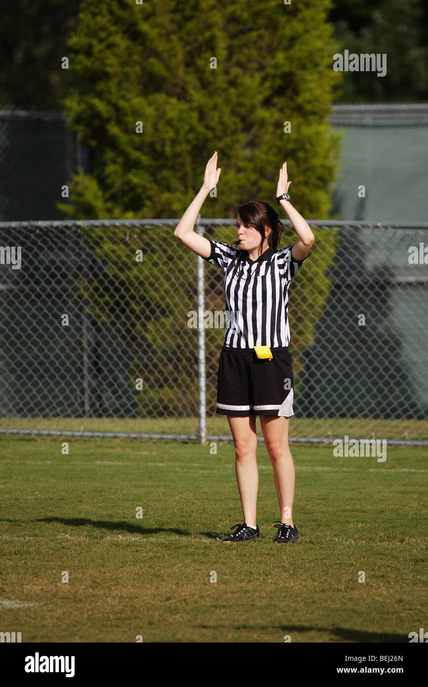 FEMALE REFEREE SIGNALS A GOAL HIGH SCHOOL GIRLS LACROSSE AMBER HOWARD ATLANTA, GA Stock Photo