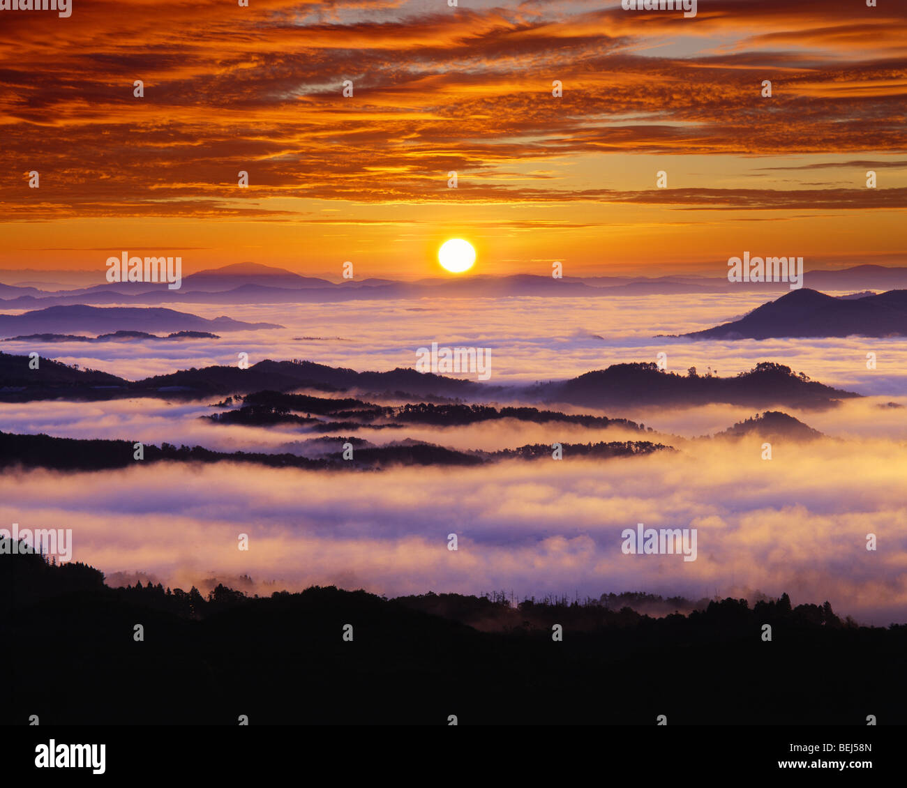 The morning sun on mountain hi-res stock photography and images - Alamy