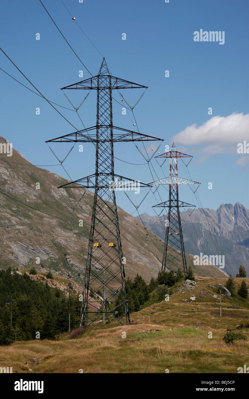 An electricity pylon in the Petit-St-Bernard Pass above La Thuile in the Valle d'Aosta in northern Italy Stock Photo