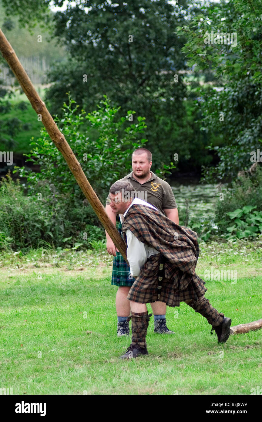 Highland games tossing the caber kilt hi-res stock photography and ...
