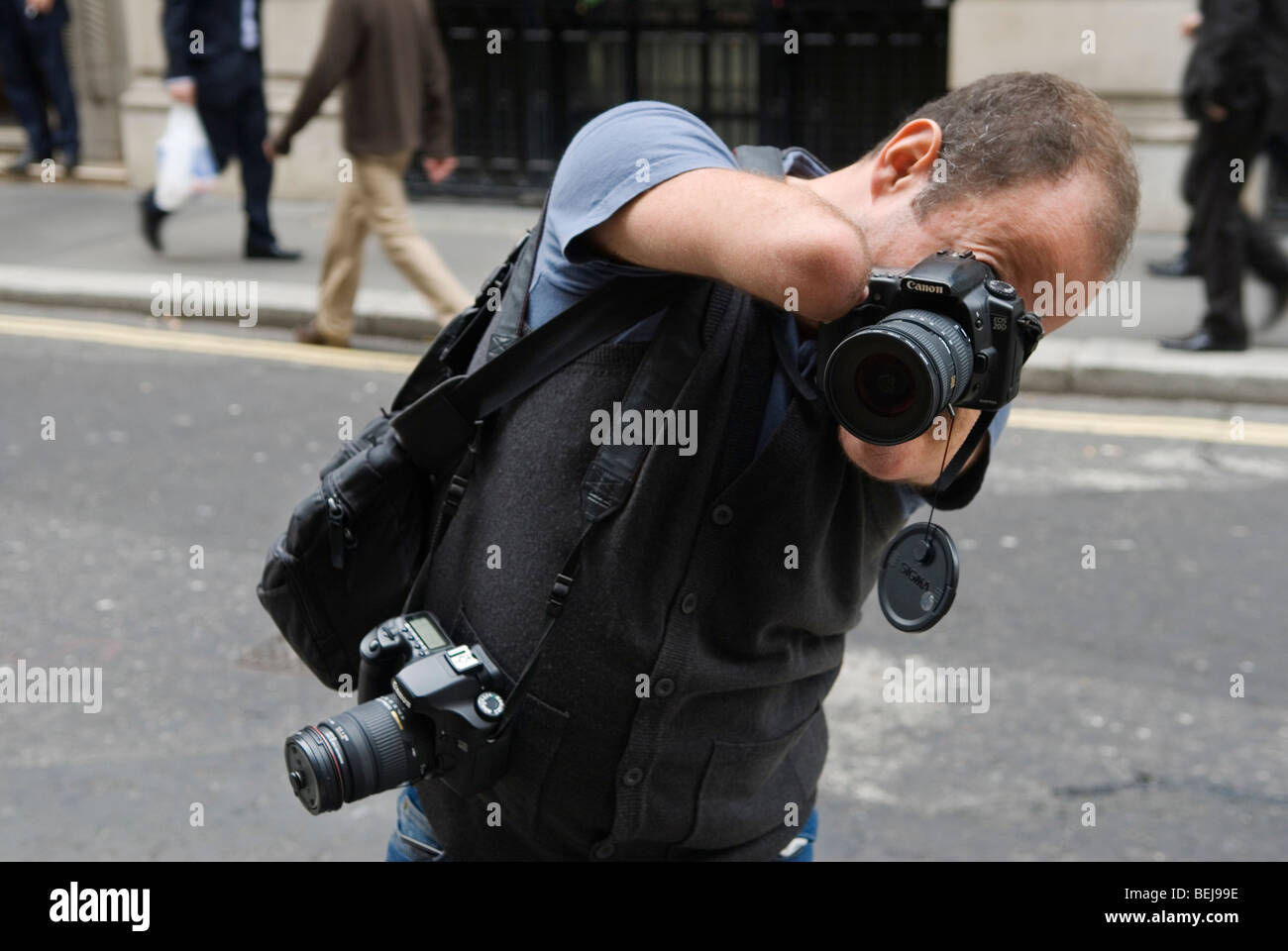 Disabled photographer Simon Smith over coming disabilities UK 2009, 2000s HOMER SYKES Stock Photo
