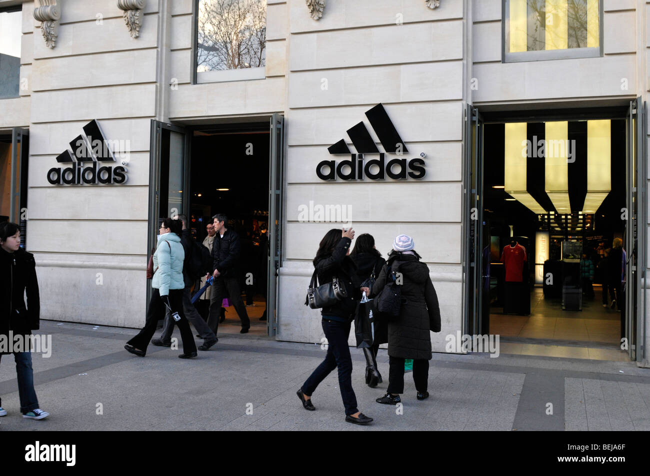 vroegrijp exotisch verzoek Adidas shop, Paris, France, Europe Stock Photo - Alamy