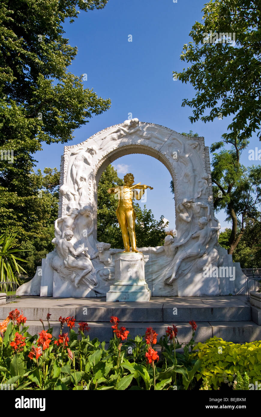 Gold leaf statue of composer Johann Strauss, Stadtpark, Vienna, Austria