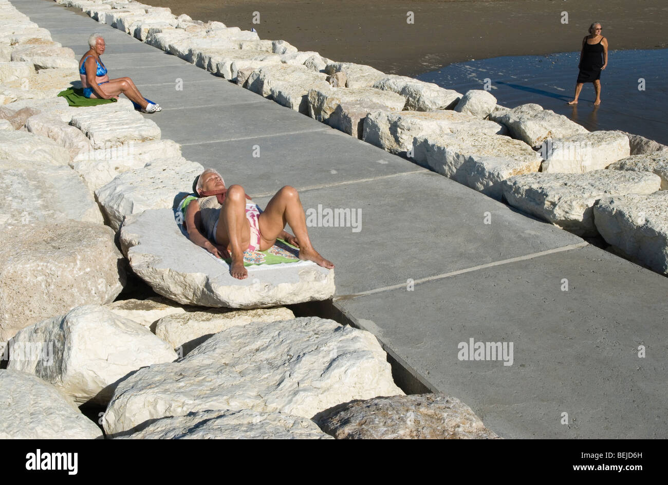 Venice Lido older senior Italian woman sunbathing beach on holiday retired. Italy 2000s. 2009 HOMER SYKES Stock Photo