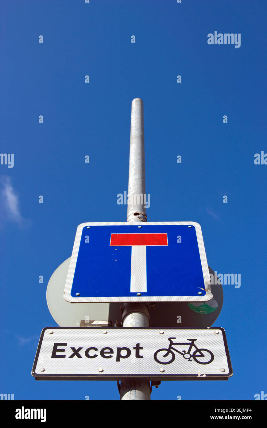 british road sign indicating a no through road, except for cyclists Stock Photo