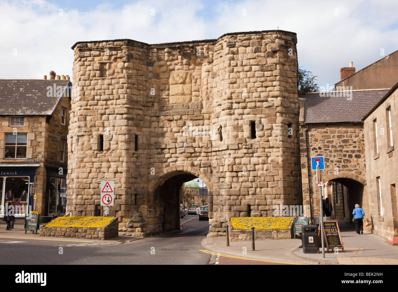 Alnwick, Northumberland, England, UK, Europe. Bondgate (Hotspur) Tower part of the old town walls Stock Photo