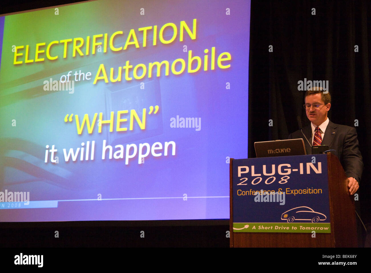 Jonathan Lauckner, Vice President, Global Program Management, GM, giving a speech at Plug-In 2008 Conference & Exposition Stock Photo