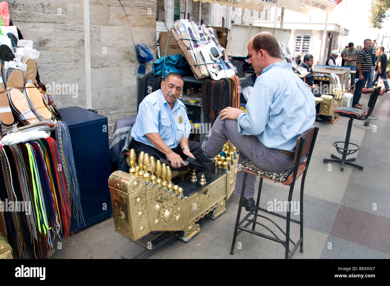 Istanbul Turkey shine boy shoeshiner cobbler shoe Stock Photo Alamy