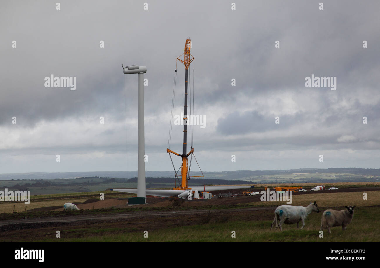 Assembling a wind turbine at Altwallis near Brechfa forest Stock Photo