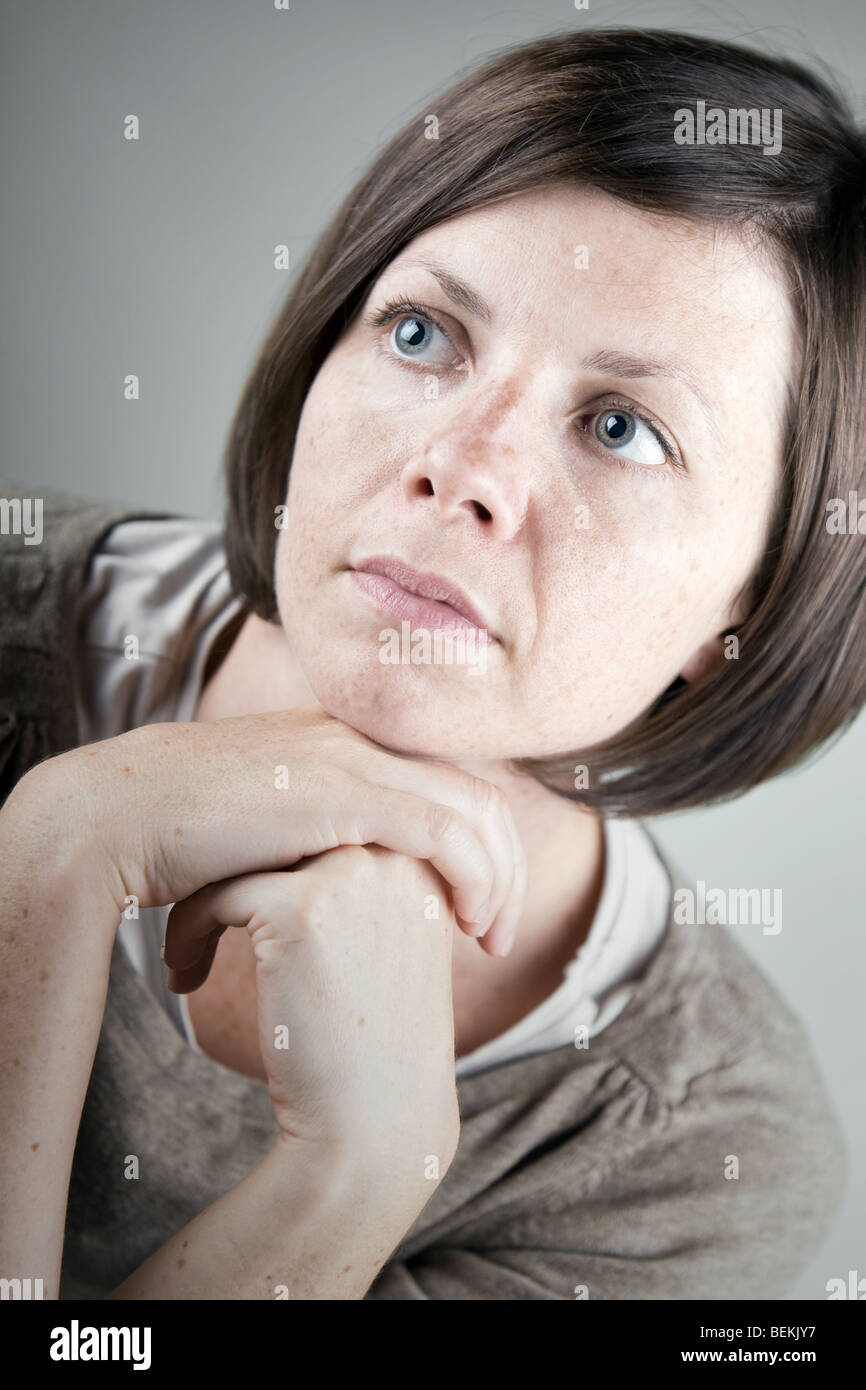Model Looking Off Camera Shot of a Cute 30s Lady Looking off Camera Stock Photo - Alamy