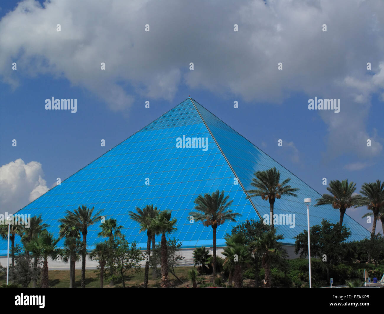 Moody gardens pyramid hires stock photography and images Alamy