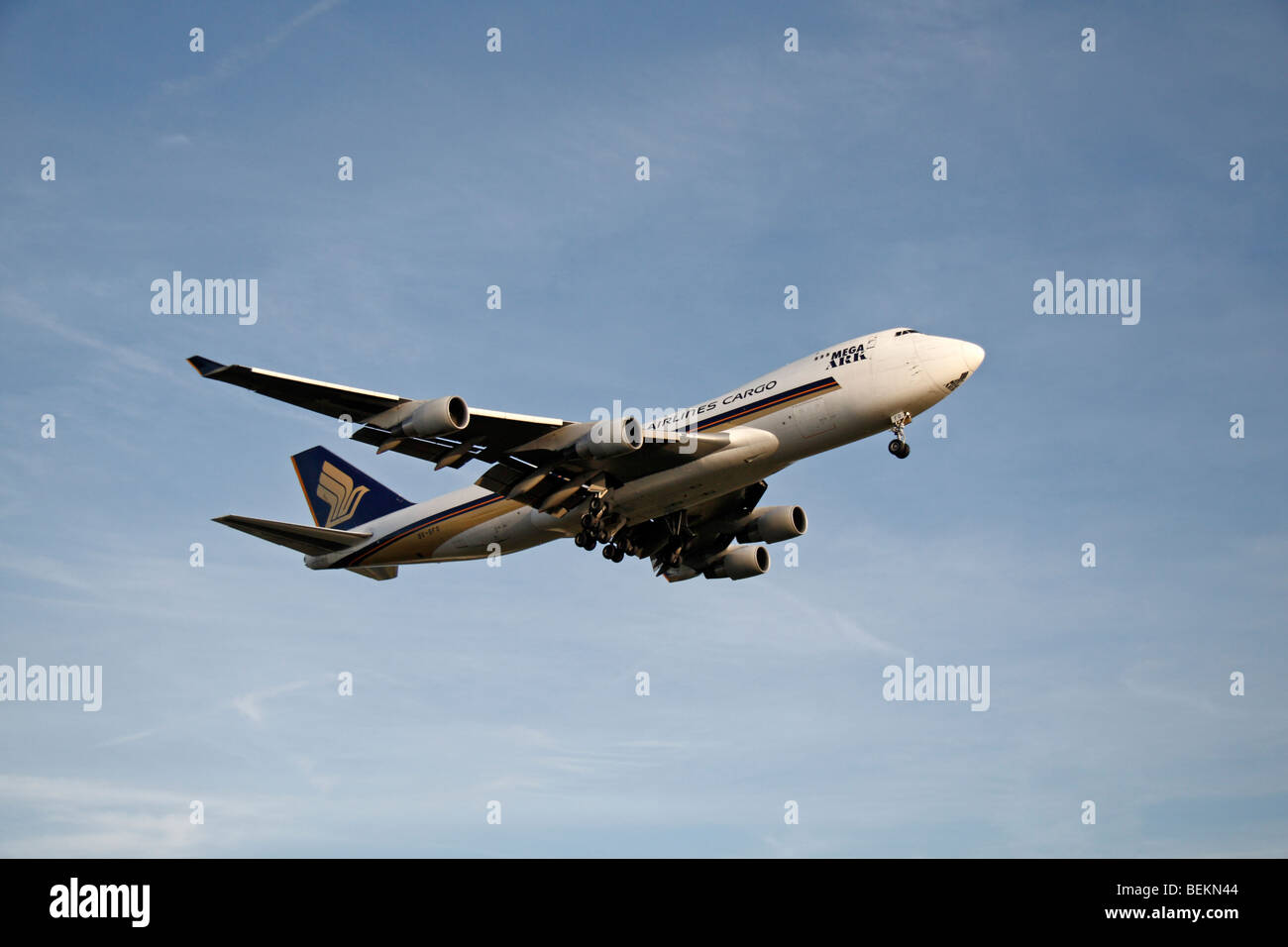 A Singapore Airline Cargo Boeing 747-400F coming in to land at London Heathrow, UK.  August 2009. (9V-SFO) Stock Photo