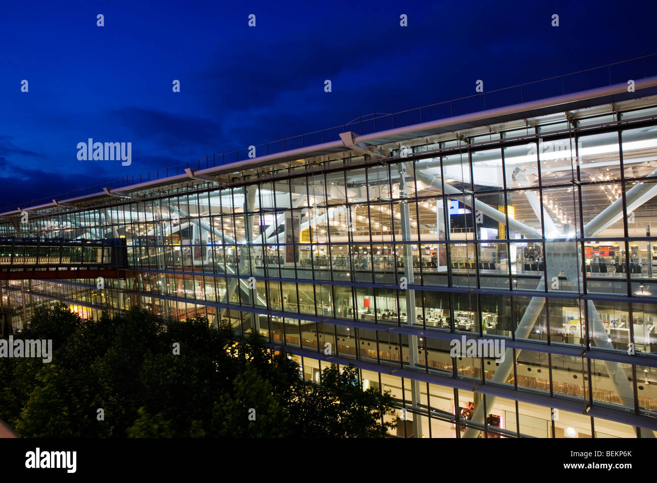 Heathrow terminal 5 airport exterior hi-res stock photography and images -  Alamy