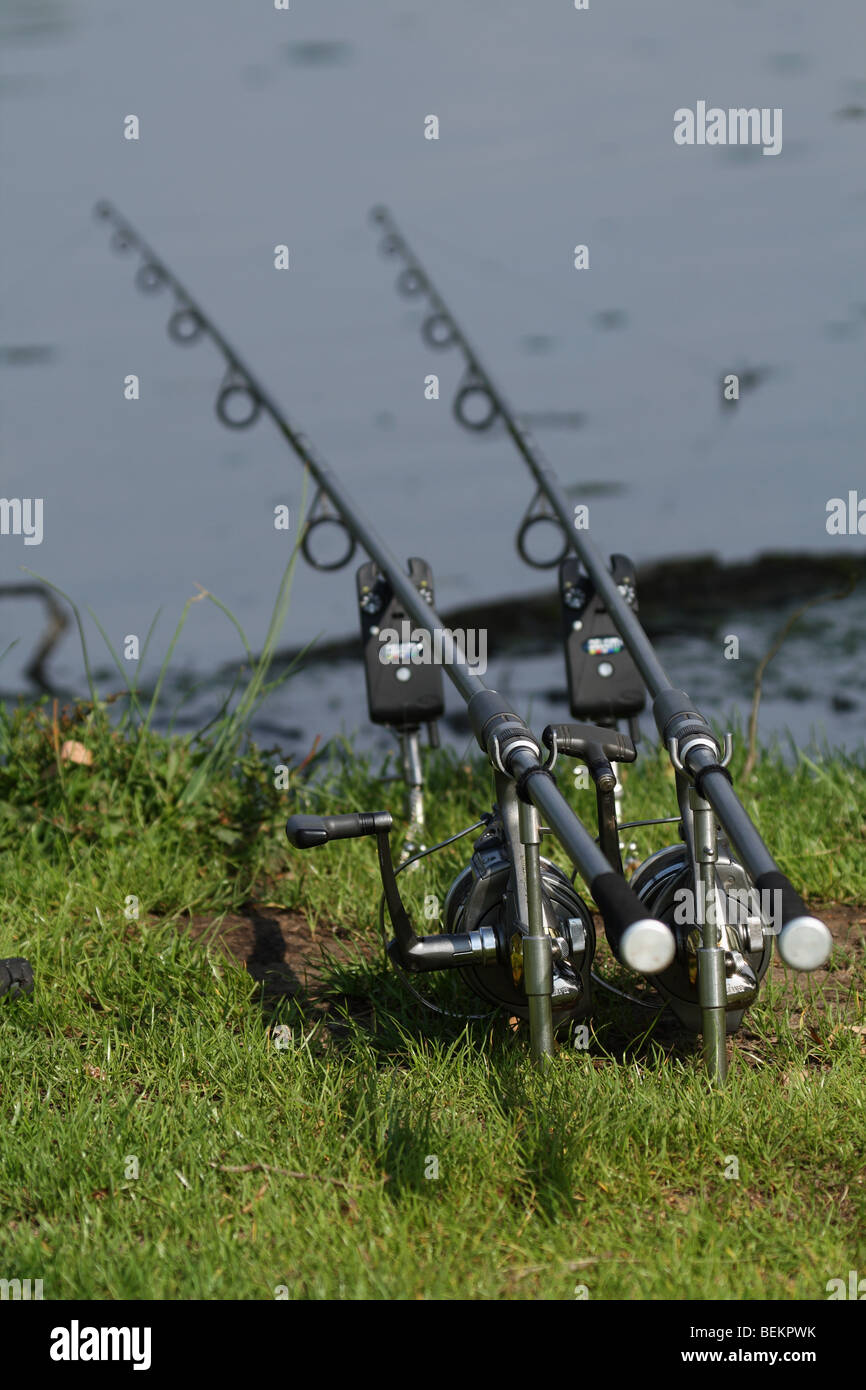https://c8.alamy.com/comp/BEKPWK/shiny-metal-reels-of-pair-of-fishing-rods-on-stands-fixed-into-ground-BEKPWK.jpg