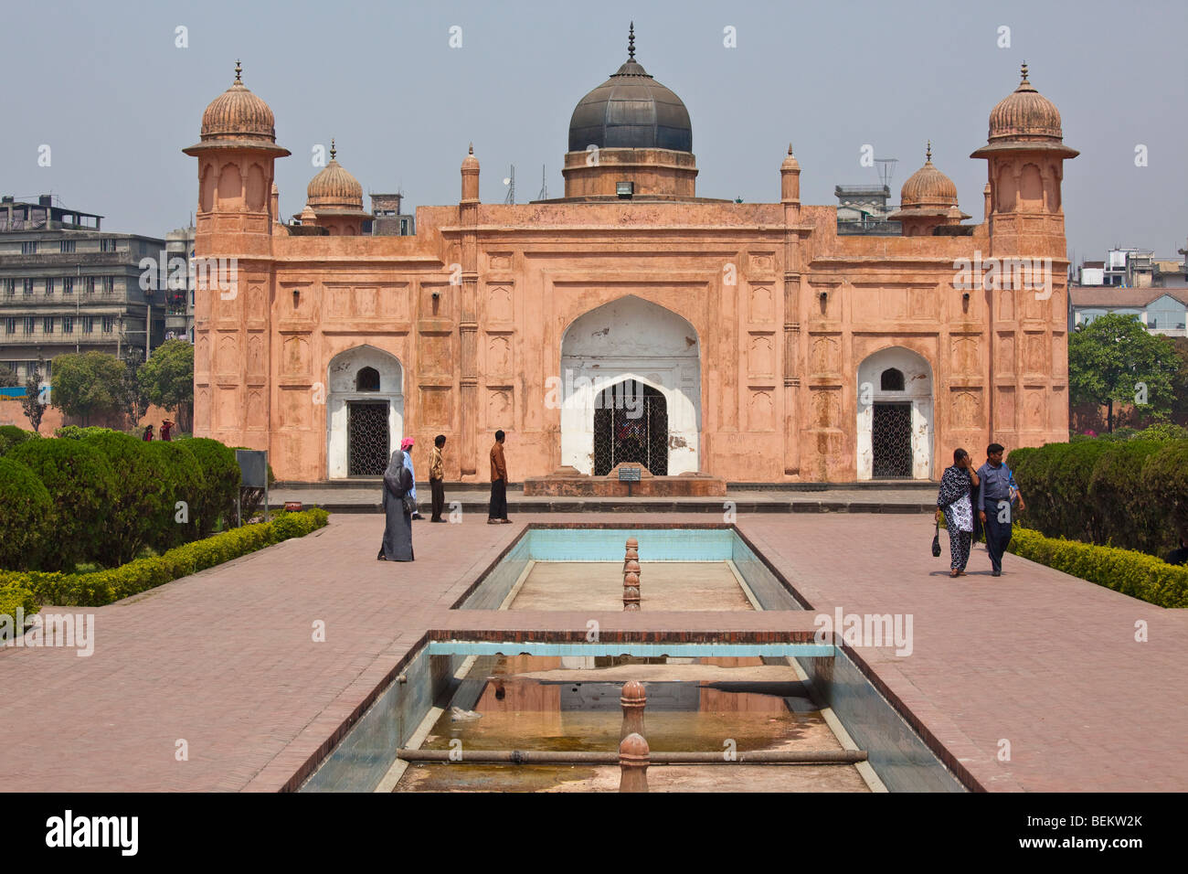 Tomb of Bibi Pari inside Lalbagh Fort in Dhaka Bangladesh Stock Photo -  Alamy