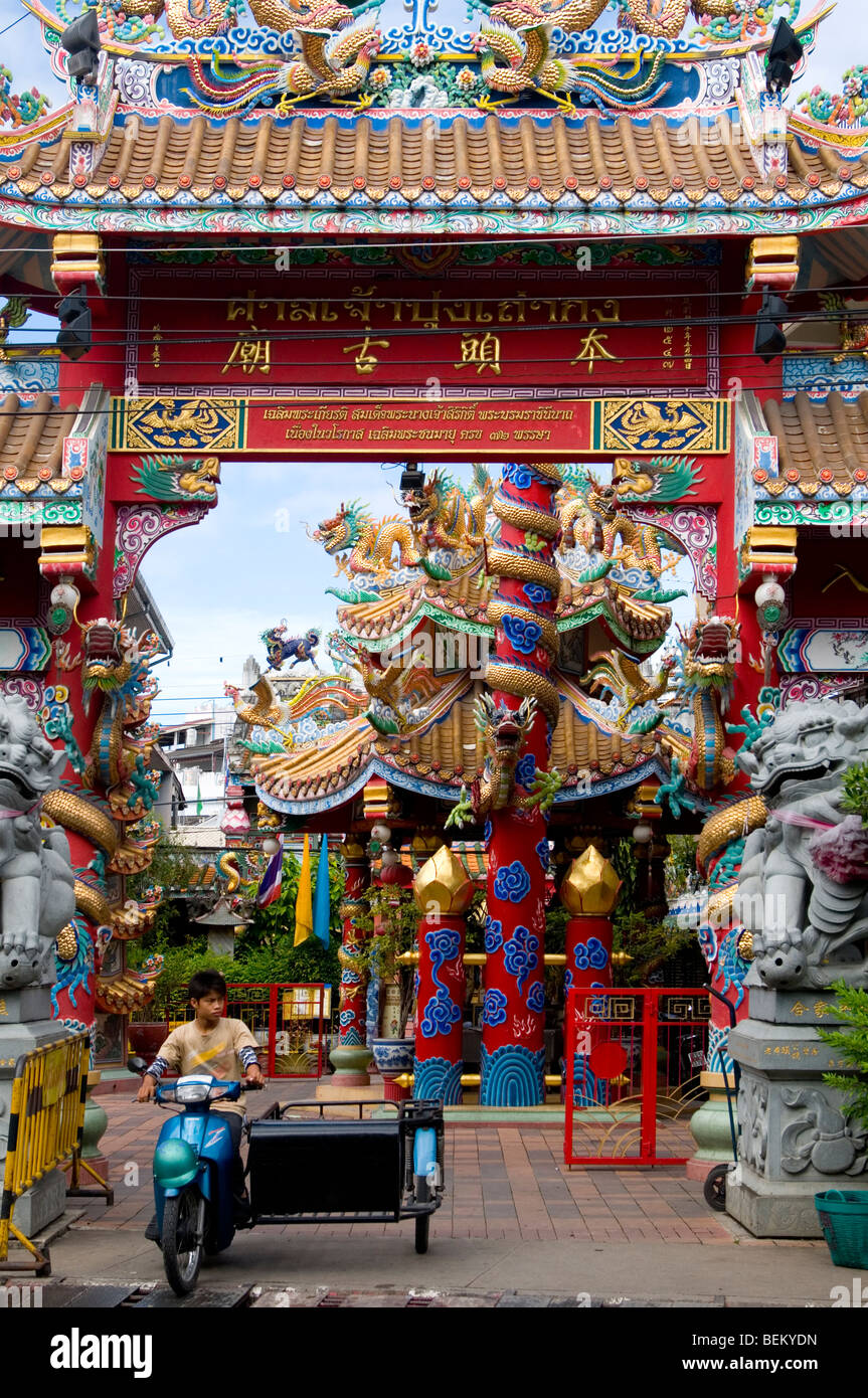 Gateway to a Chinese temple, Chiang Mai, Thailand Stock Photo