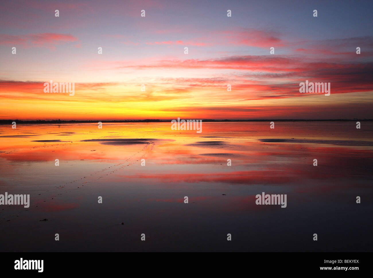 Outgoing tide hi-res stock photography and images - Alamy