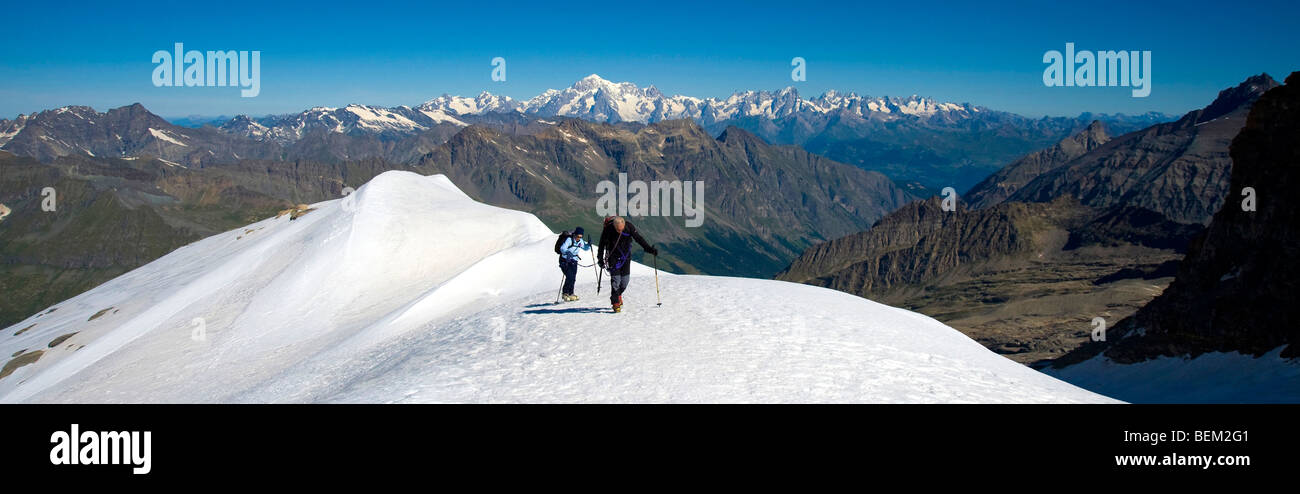 Gran Paradiso Glacier, Valsavarenche, sullo sfondo il Monte Bianco, Valle d'Aosta, Italy Stock Photo