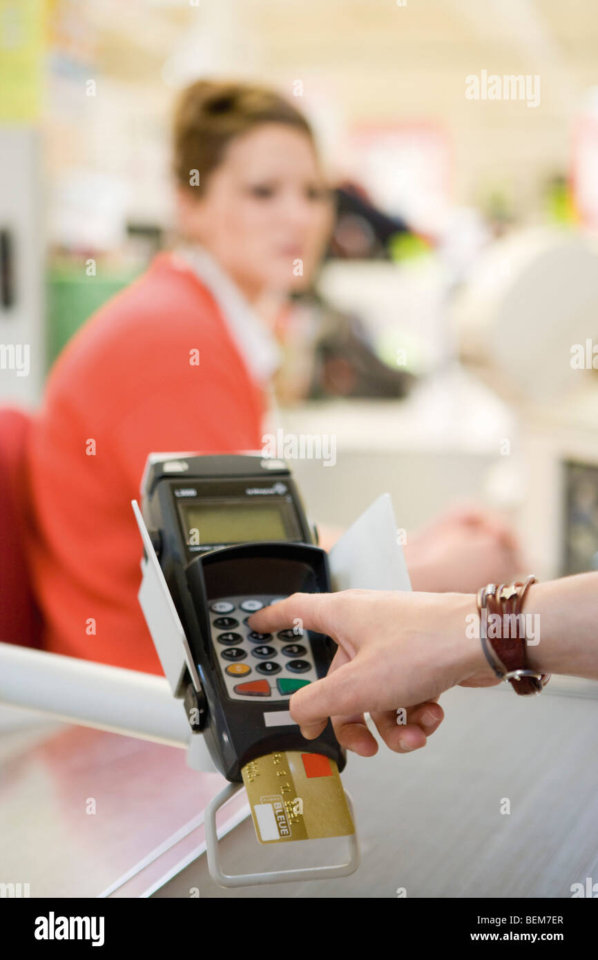 Customer entering pin into credit card reader keypad Stock Photo Alamy