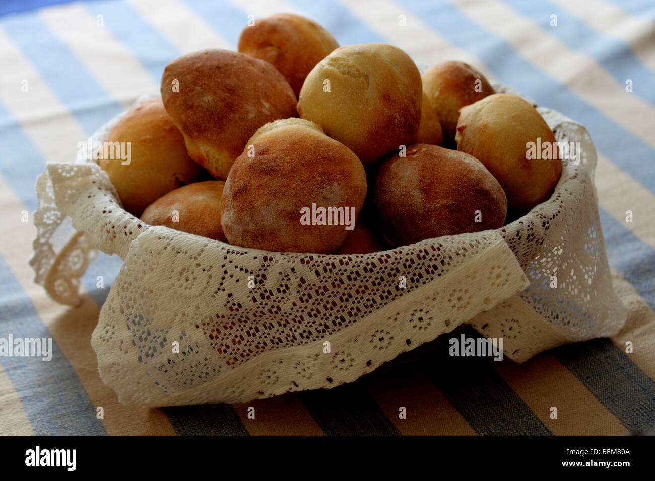 bread rolls flavoured with saffron presented in a lacelined basket