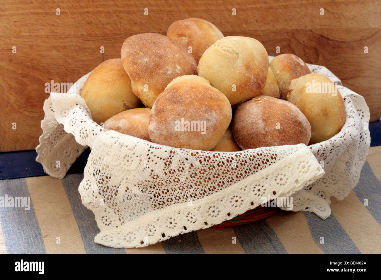 bread rolls flavoured with saffron presented in a lacelined basket