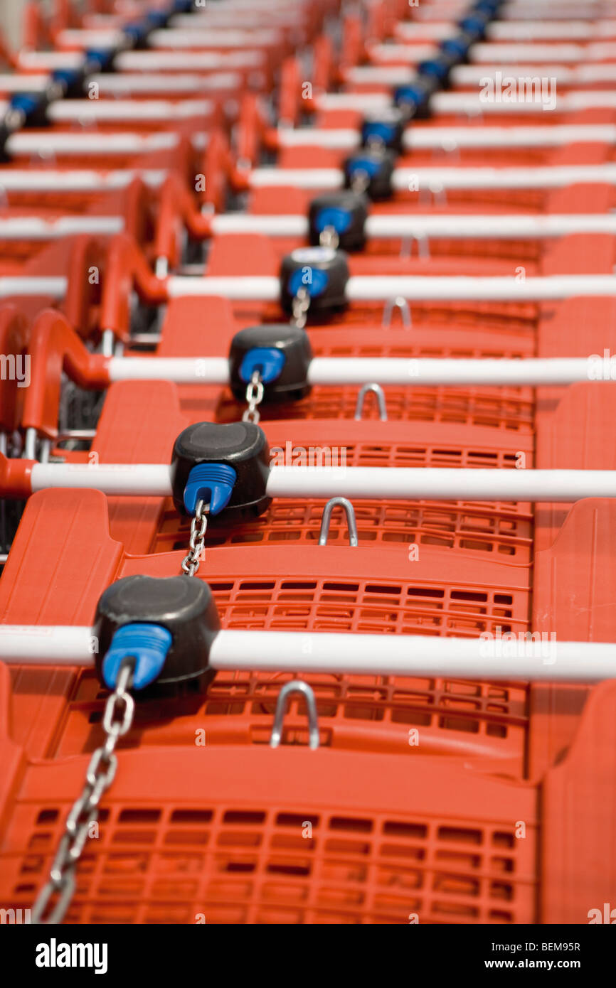 Locked shopping carts hires stock photography and images Alamy