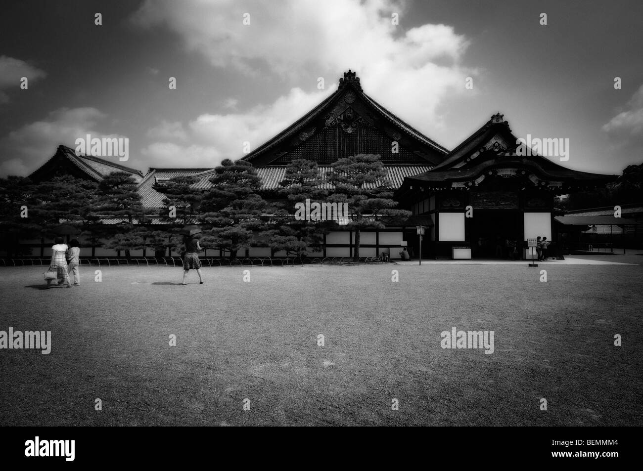 Kurumayose entrance to the Ninomaru Palace. Nijo-jo (Nijo Castle). Kyoto. Kansai. Japan Stock Photo