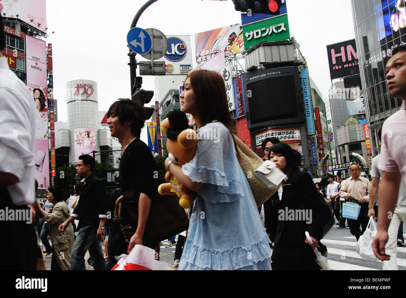 girls best friend shibuya crossing tokyo Stock Photo