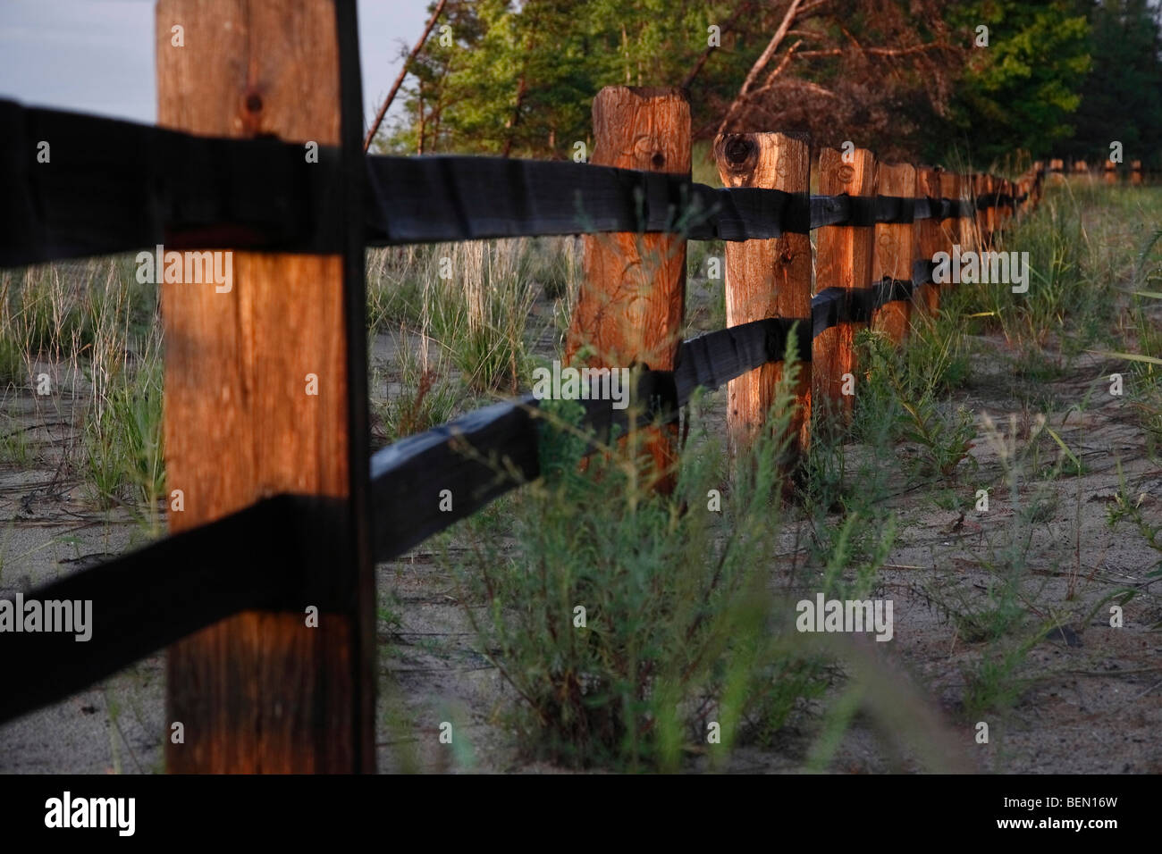 Fence hi res hi-res stock photography and images - Alamy
