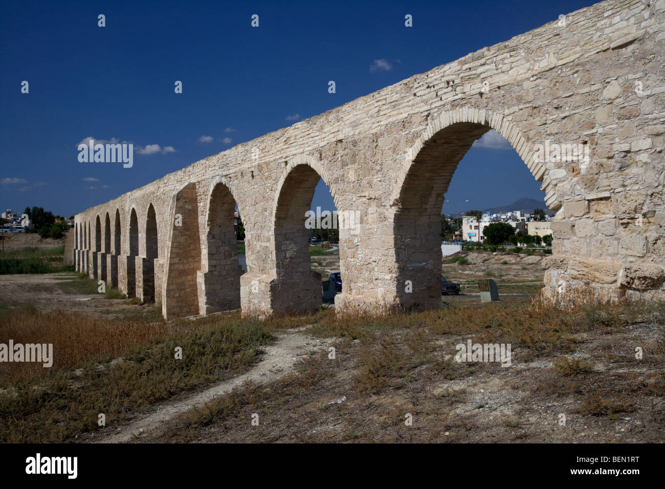 kamares aqueduct larnaca republic of cyprus europe the aqueduct was built in 1750 by Bekir Pasha the Ottoman governor of Cyprus Stock Photo