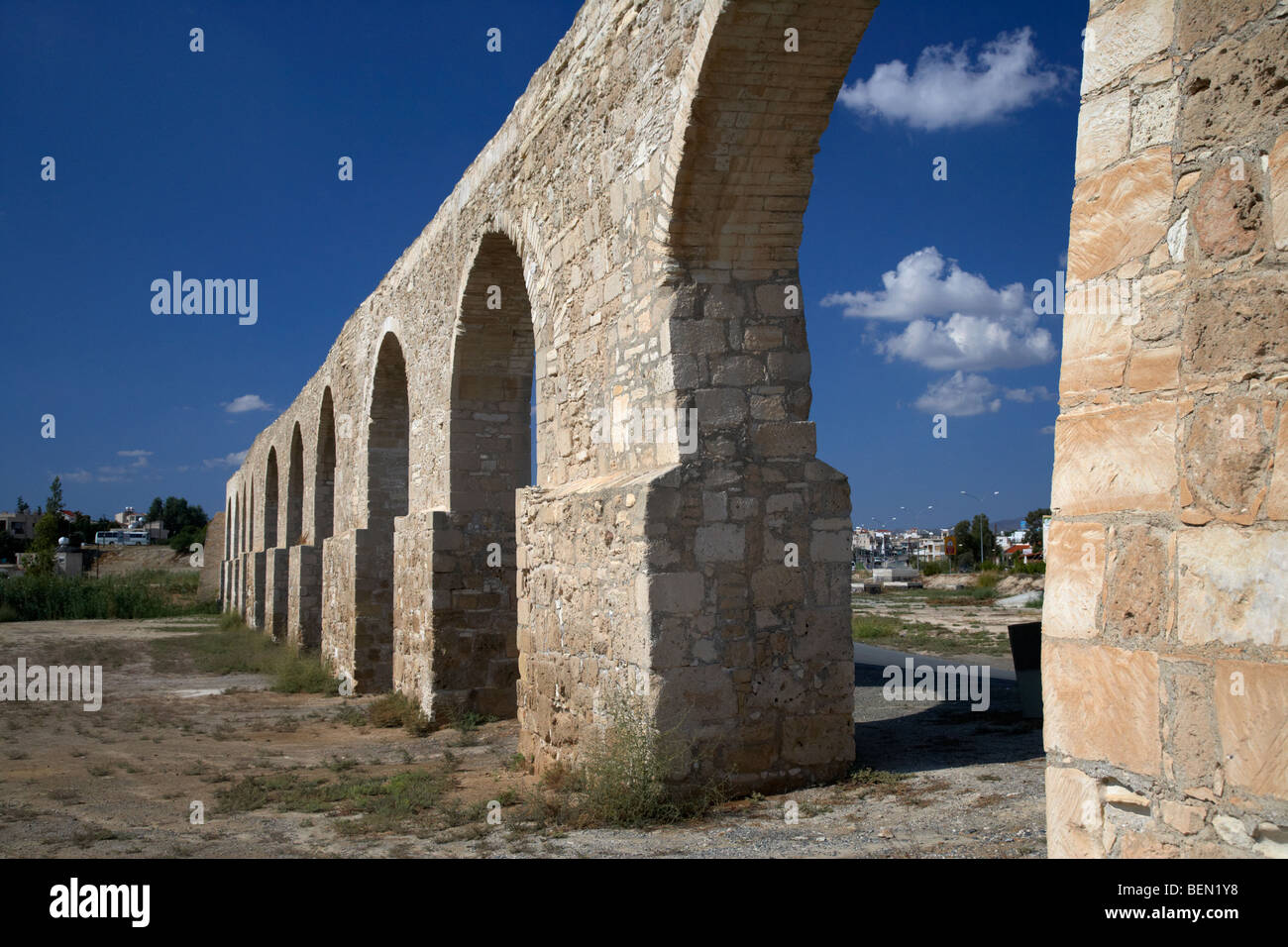 kamares aqueduct larnaca republic of cyprus europe the aqueduct was built in 1750 by Bekir Pasha the Ottoman governor of Cyprus Stock Photo
