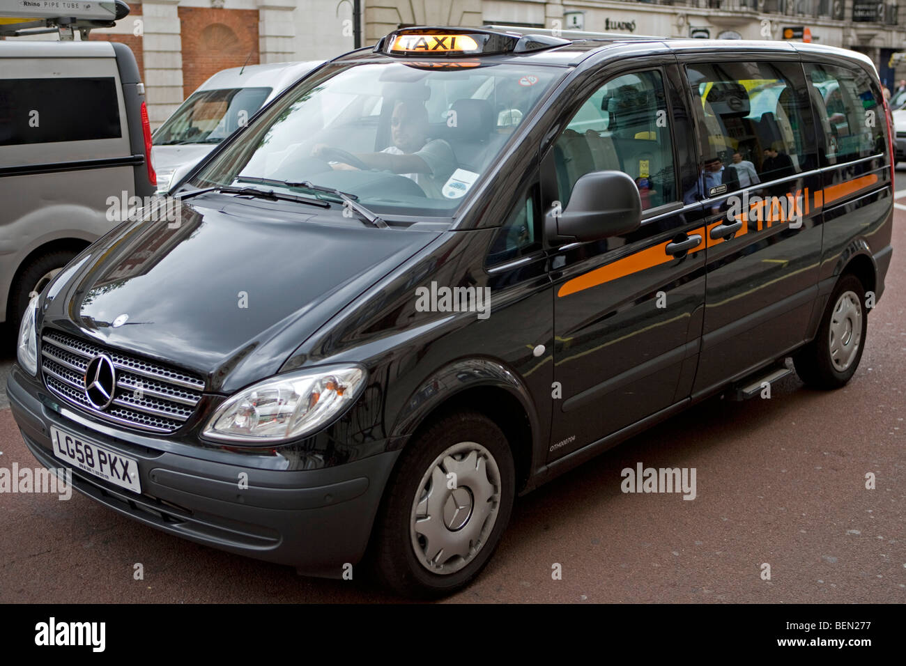 Mercedes Black Taxi, Piccadilly, London, England Stock Photo