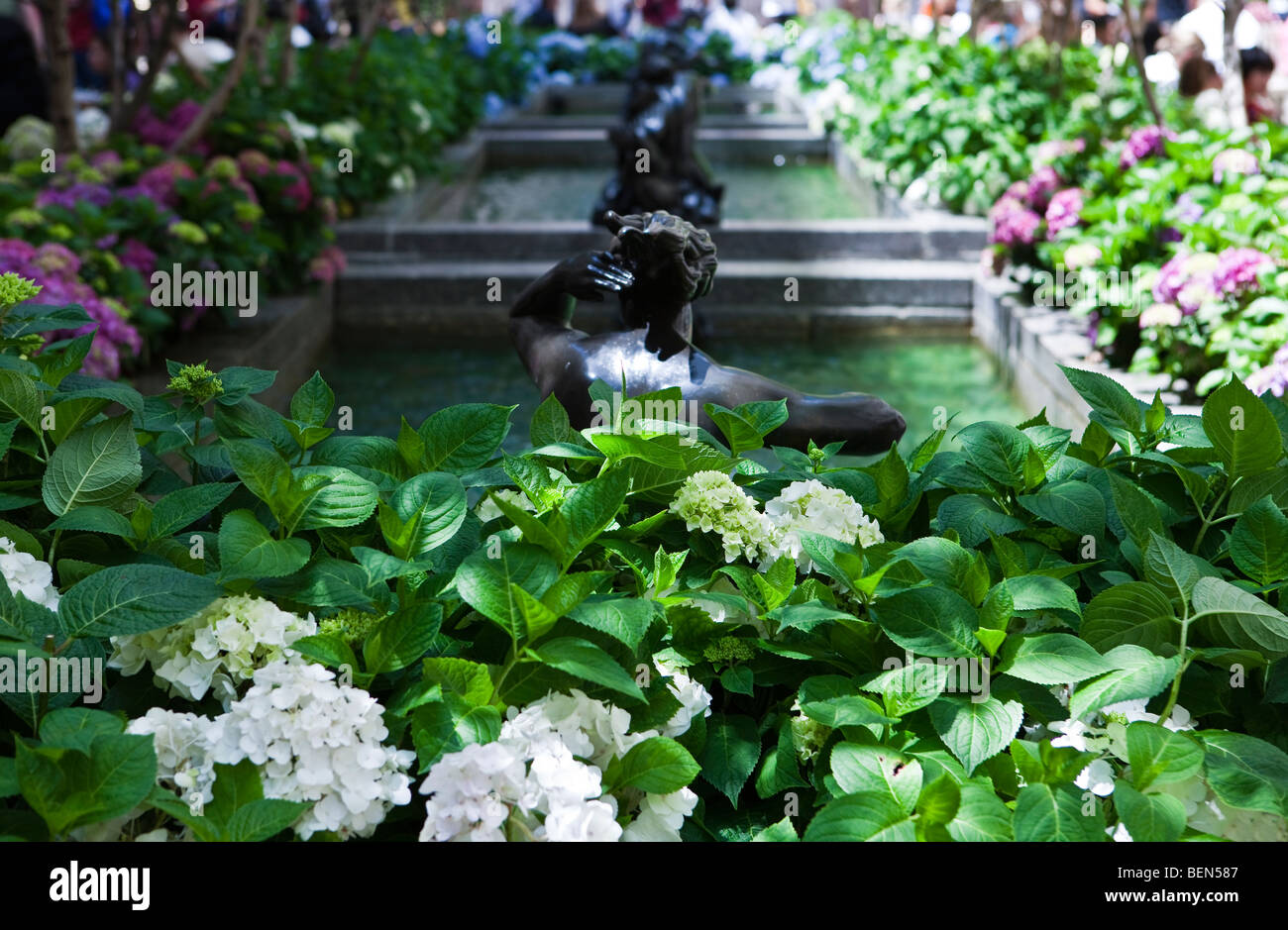 Rockefeller center garden hires stock photography and images Alamy