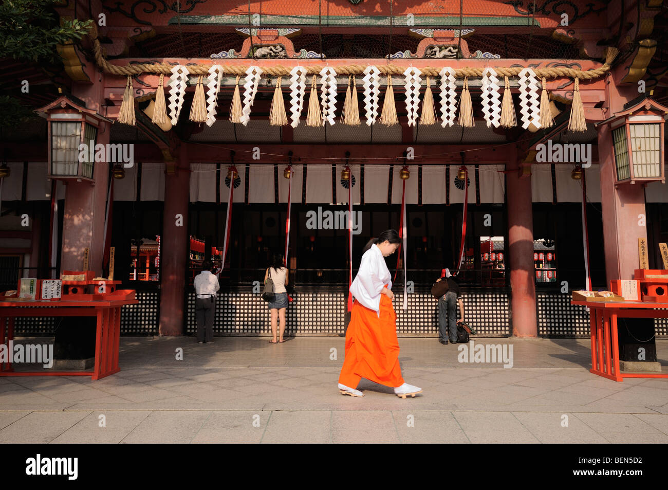 Miko Shrine Maiden And Prayers On The Haiden Fushimi Inari Taisha Shrine Aka Fushimi Inari Kyoto Kansai Japan Stock Photo Alamy