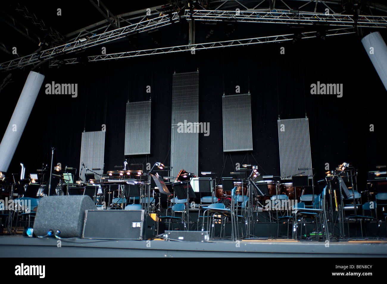 Floating stage at the Henley Festival 2009 Stock Photo - Alamy