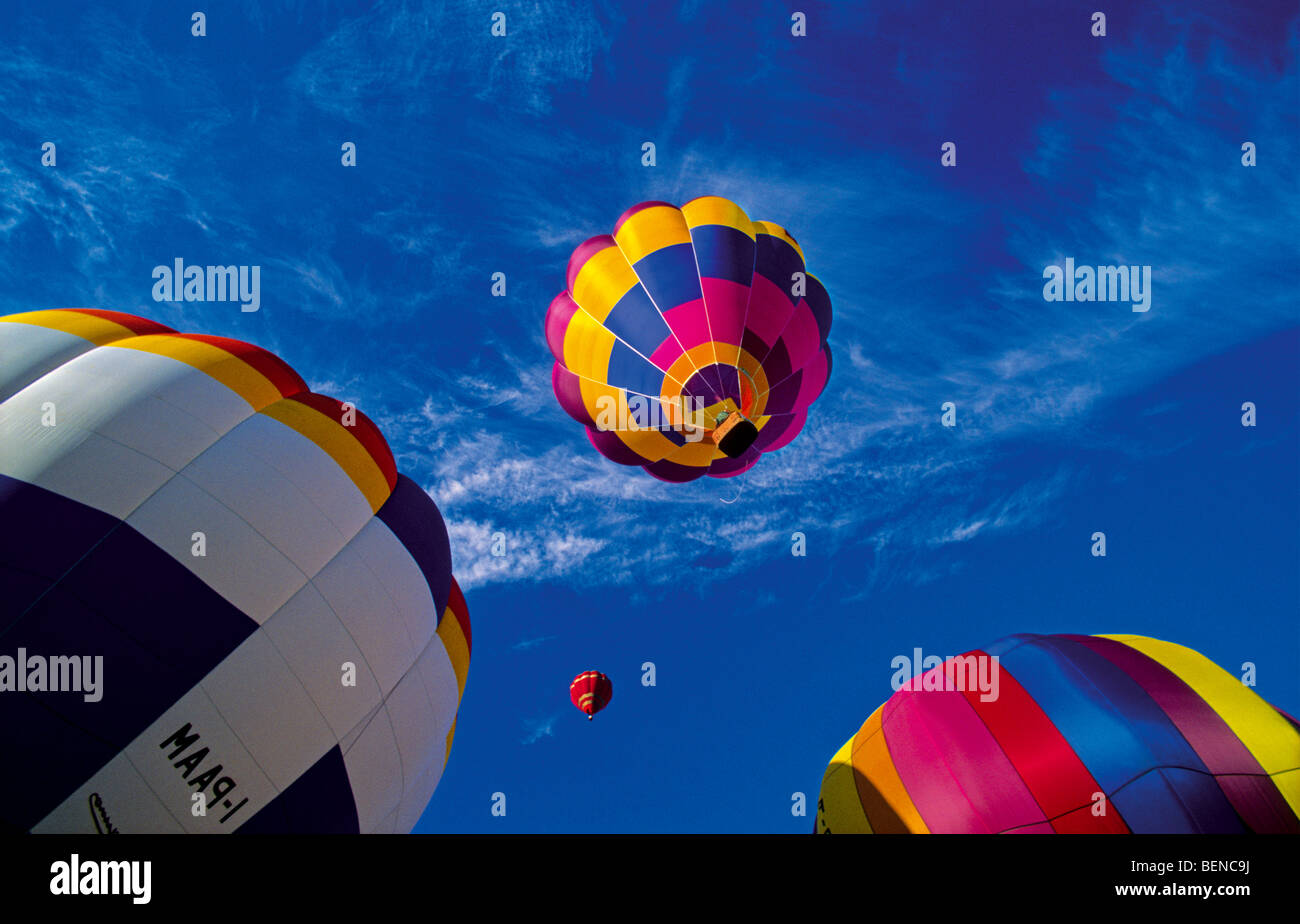 Portugal: Hot Air Balloons crossing the Algarve Stock Photo - Alamy