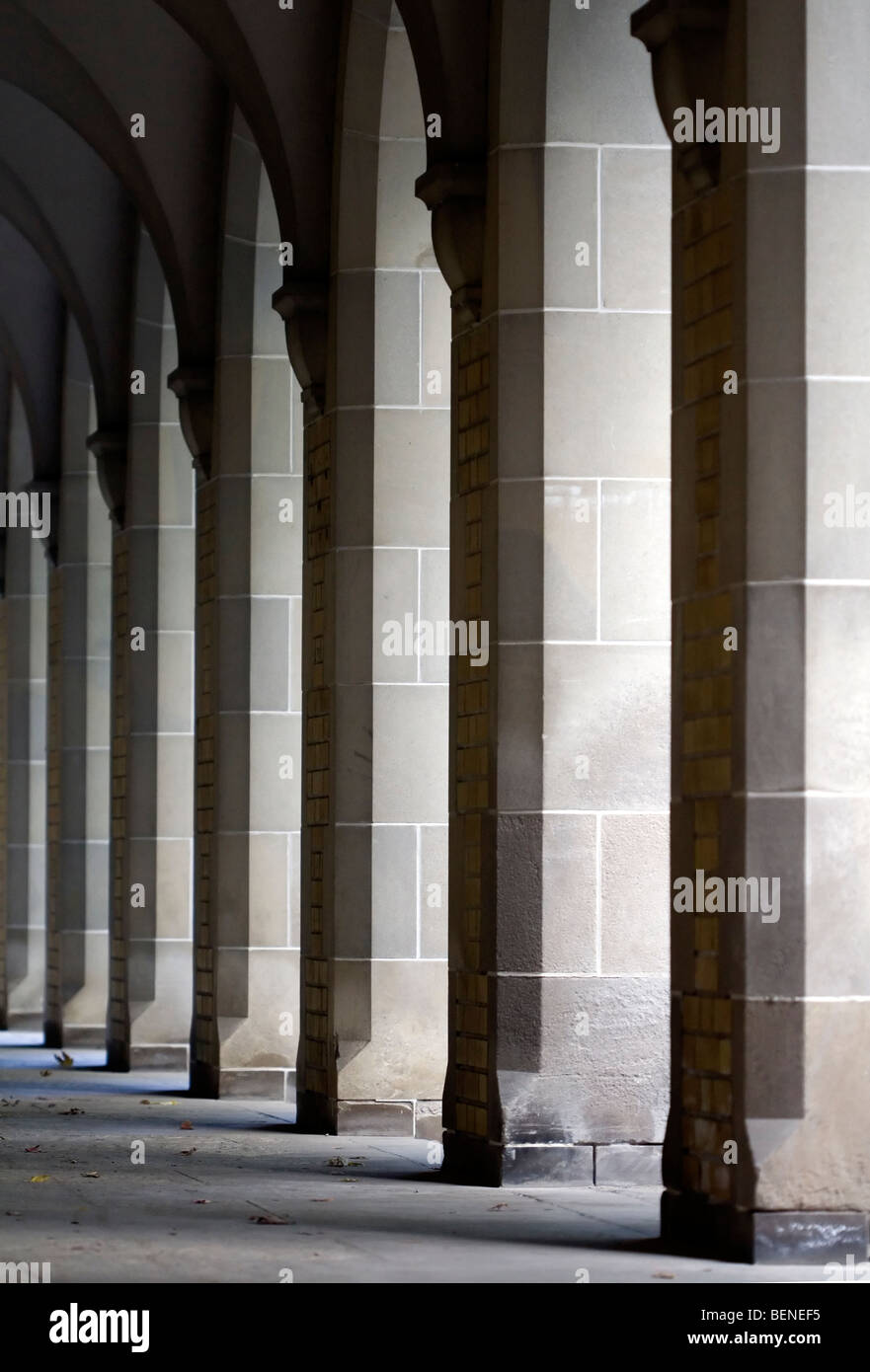 Repeating columns hi-res stock photography and images - Alamy