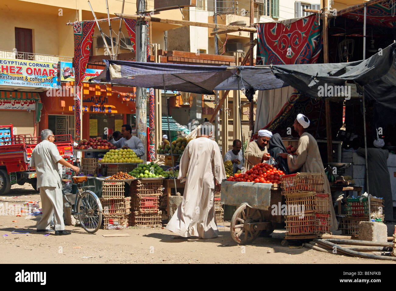 Shopping in luxor egypt hi-res stock photography and images - Alamy