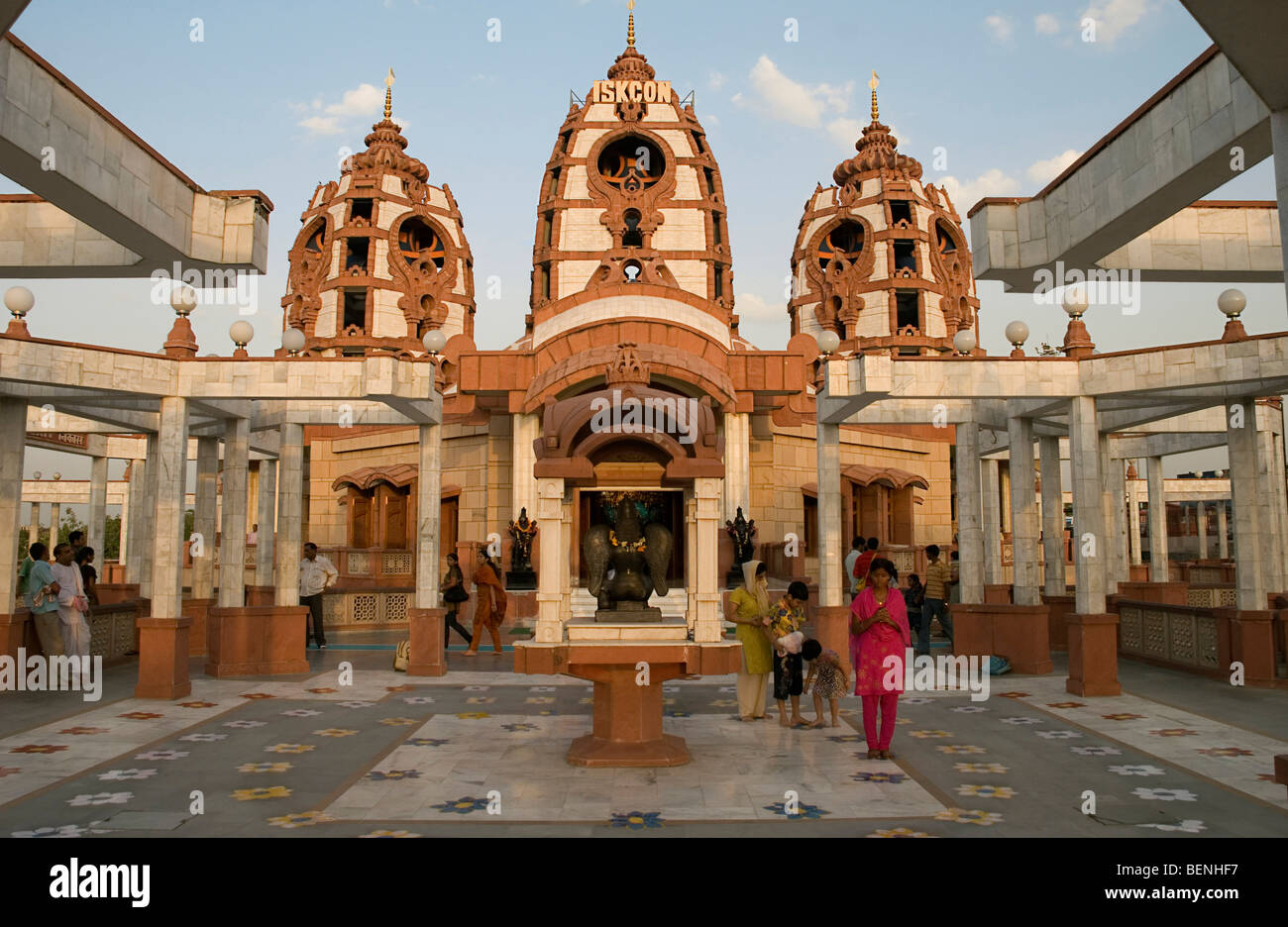 iskcon temple new delhi holi