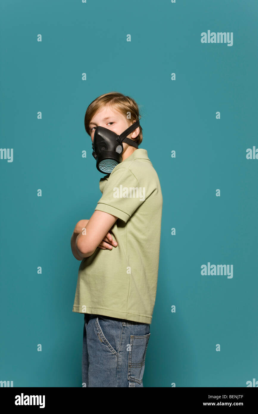 Boy wearing gas mask hires stock photography and images Alamy