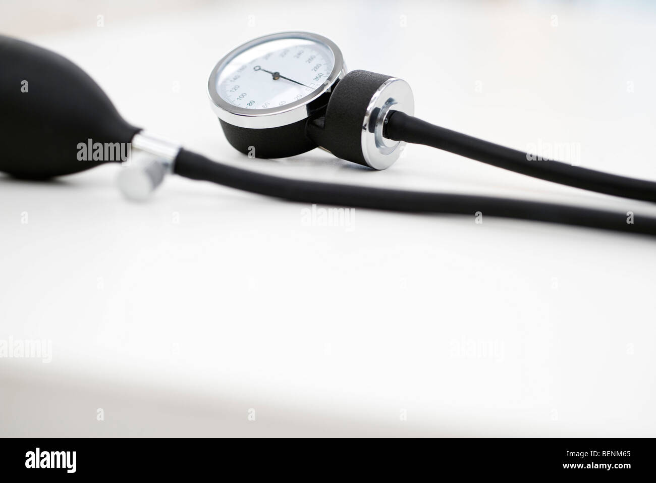 Aneroid sphygmomanometer (blood pressure gauge Stock Photo Alamy