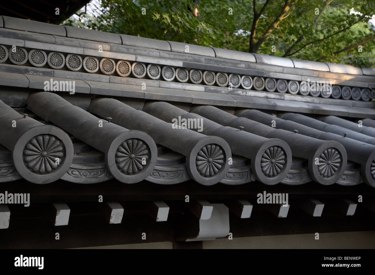JAPAN Eikando or Zenrinji Temple, Kyoto. Detail of roof. photo by Sean Spraqgue 2008 Stock Photo