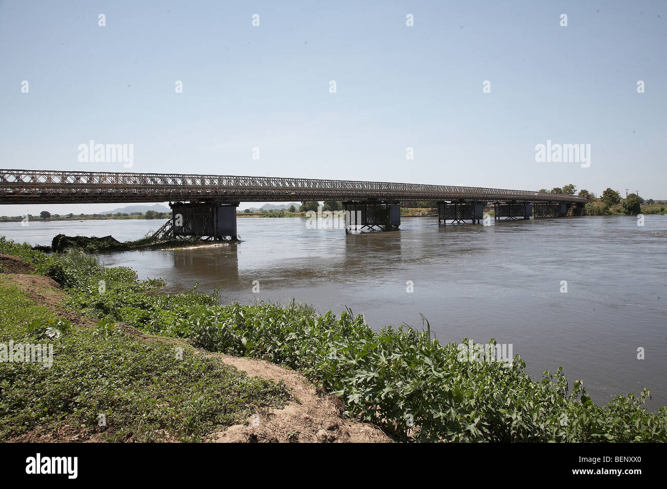 SOUTH SUDAN The sole bridge over the River Nile at Juba. PHOTO by SEAN SPRAGUE 2008 Stock Photo