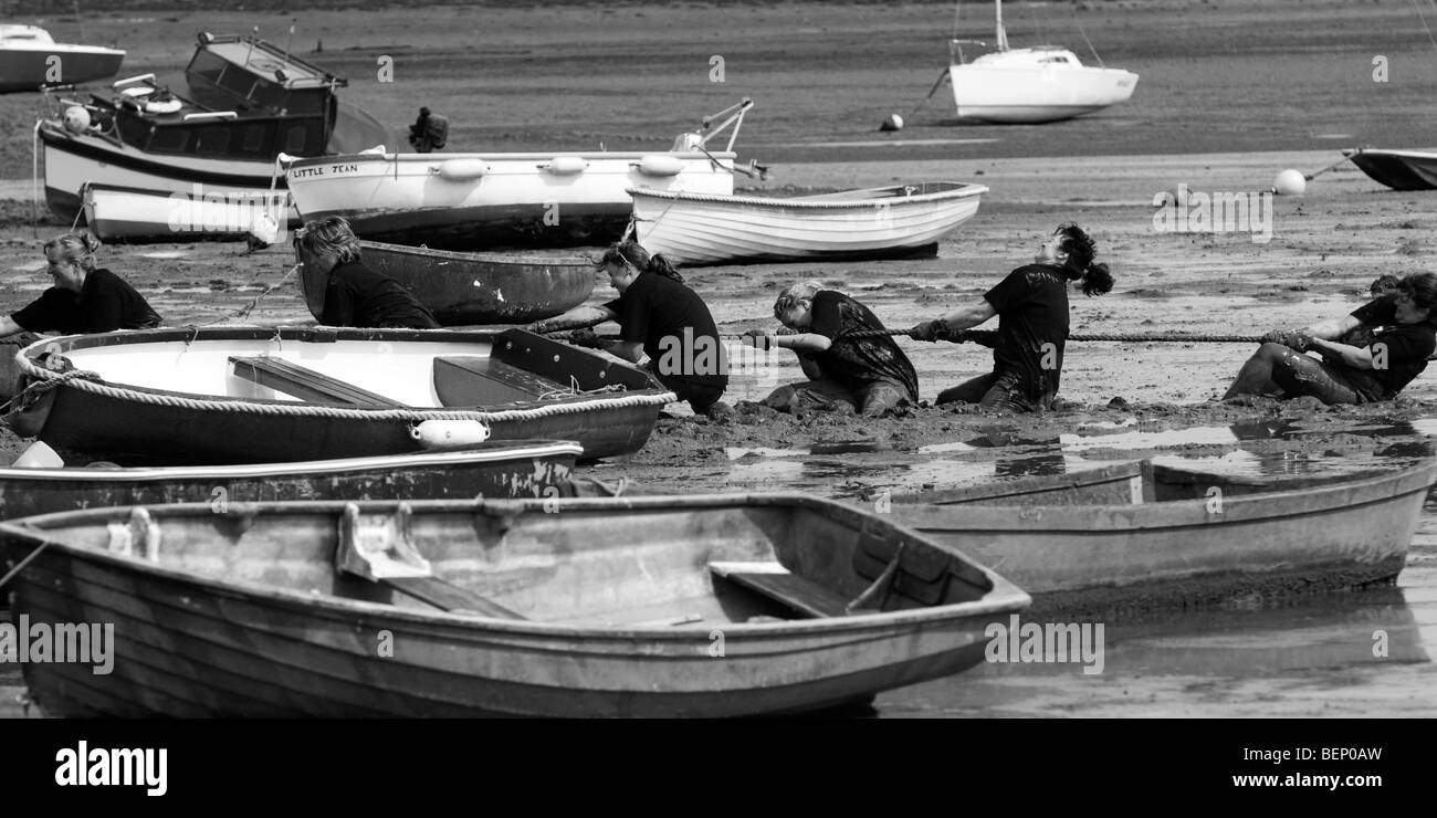 Tug-of-war on the Stour shoreline, Manningtree, Essex, England Stock Photo