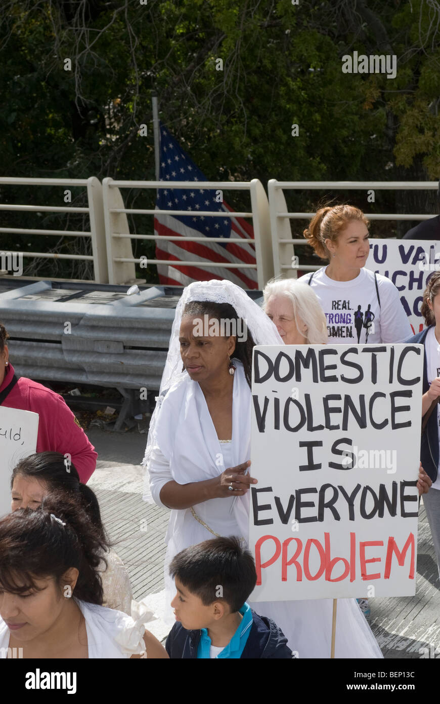 Crowd of domestic violence hi-res stock photography and images - Alamy